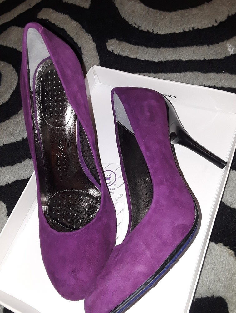 Burgundy leather (upper suede) heeled pumps